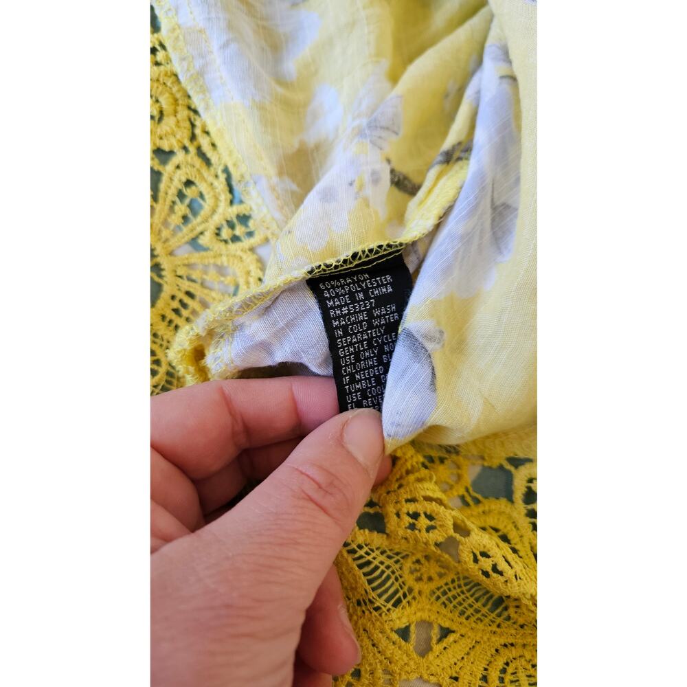 Unique Spectrum Yellow Floral Boho Blouse 3X Lace Hem Tassel Tie Top - Picture 5 of 9